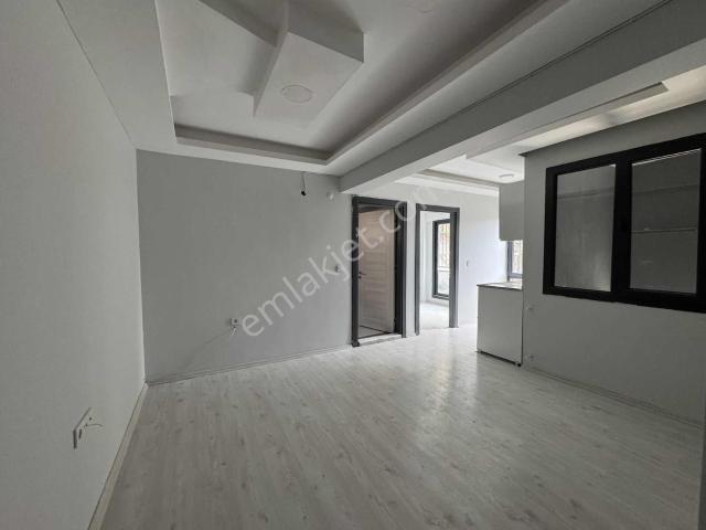 Bayraklı Soğukkuyu Mahallesinde Kiralık 1+1 Daire