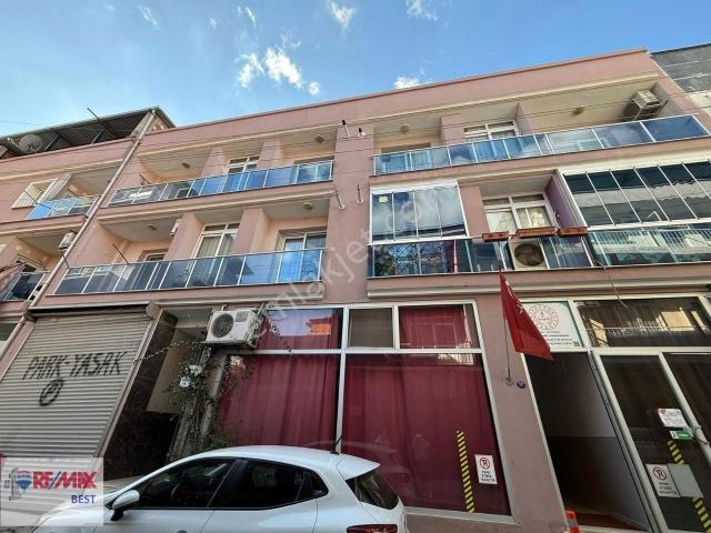 Bayraklı Soğukkuyu Mahallesi'nde Satılık 3+1 Daire