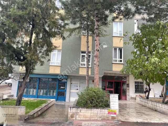 Bayraklı Sokak 3+1 Kiralık Daire