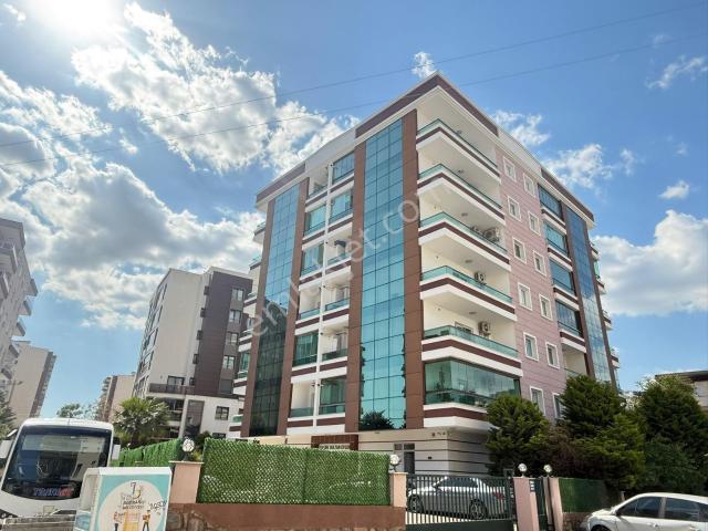 Bayraklı Tepekule Mahallesi Ebeveyn Banyolu Kiralık 3+1 Daire