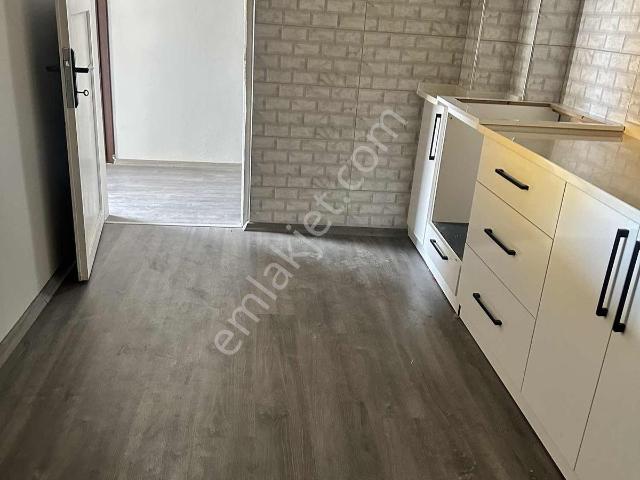 Bayraklı Tepekule Cumartesi Pazarı Yakını Merkezi Konum 2+1