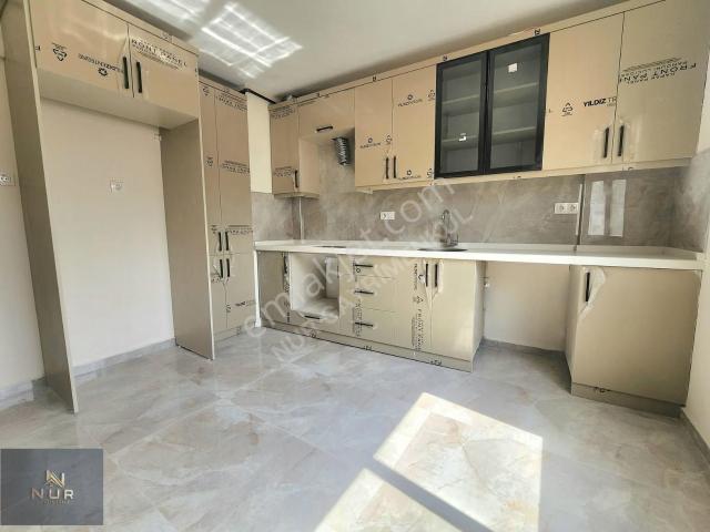 Bayraklı Tepekule'de Doğalgazlı, Tadilatlı 2+1 Kiralık Daire