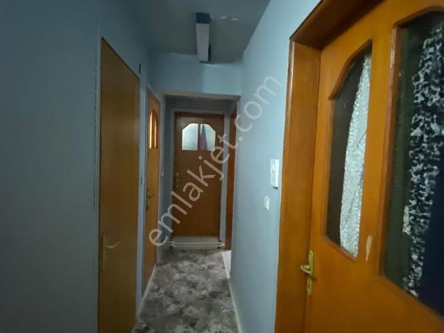 Bayraklı Yamanlar Emek Mahallesi'nde Ferah Satılık 3+1 Daire