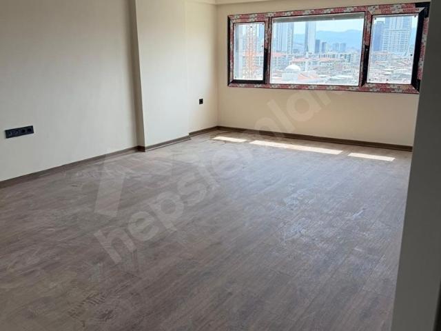 BAYRAKLI MANAV KUYUDA SİTE İÇİNDE 3+1 KİRALIK DAİRE