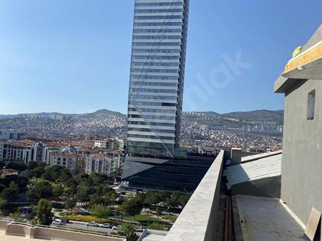 BAYRAKLI MERKEZDE DUBLEKS OFİS