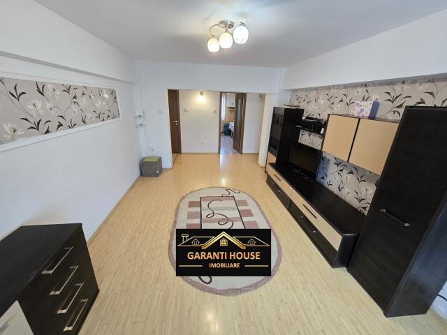 Bd. Traian, apartament cu 3 camere, etaj 2, mobilat, 350€/Luna