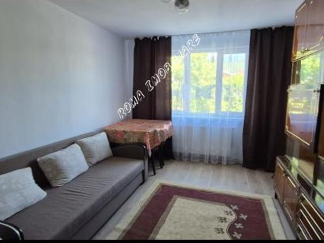 Bd. Bucuresti zona Semiluna apartamen t3 camere