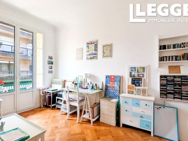 Bd. Dubouchage, 2P rénové dans immeuble art déc de prestige au cœur de Nice, 2 balcons, traversant, ascenseur
