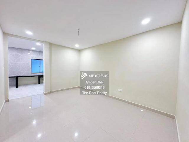 BDC Prime Area Shoplot For Sale 3 Storey shophouse Large unit Total Buildup size RM5,700+ Ground &1st flr commercial 2nd floor residential Leasehold 60 years Asking price: RM2,680,000