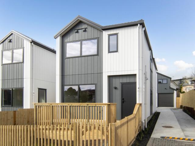 Be the First to live in 94B The Avenue, Standalone 3 bedroom, 3.5 Bathroom