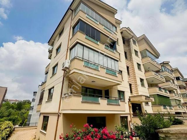 Beşevler'de Satılık 2.5+1 | 120 M² Daire