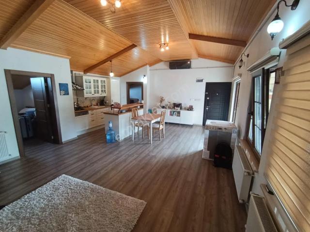 Beşevlerin Güzel Konumunda Teraslı 2+1 Kiralık Daire