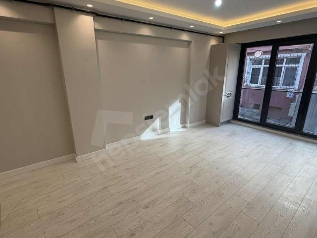 BEŞİKTAŞ ÇIRAĞAN DA SAHİLE YAKIN SIFIR BİNADA 48 m2 1+1 SATILIK