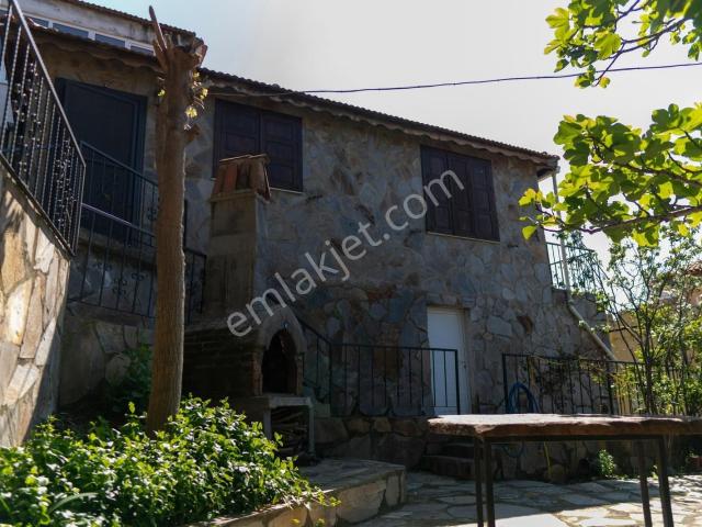 Beşparmak Dağları Ve Bafa Gölü Manzaralı Satılık Taş Ev