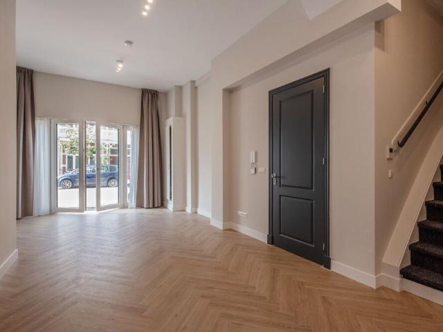 Beneden + bovenwoning te huur in Den Haag