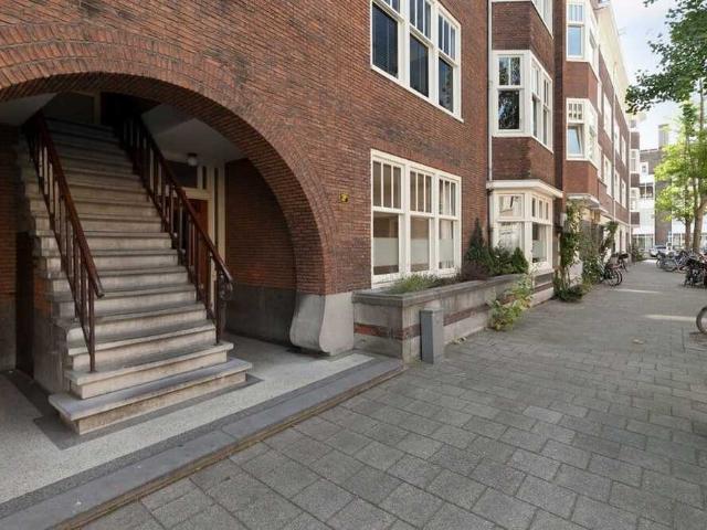 Benedenwoning bel etage te huur in Amsterdam