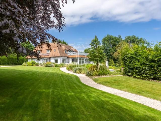 Benerville Sur Mer – Propriete 5 Chambres Guest House Pi. 373m² Deauville
