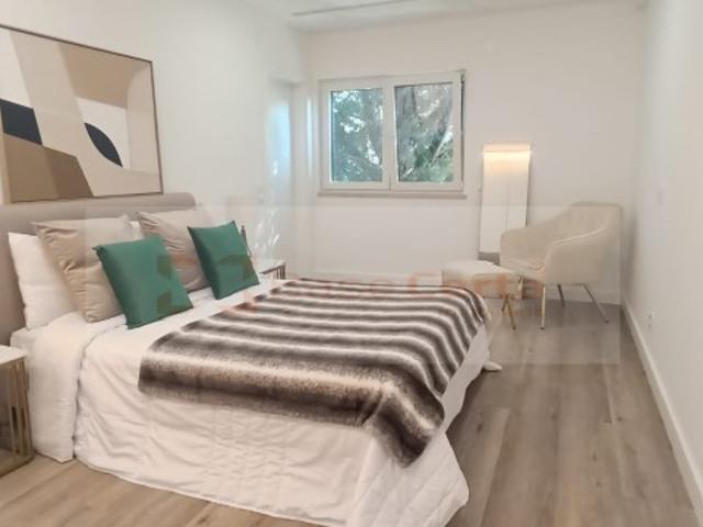 BENFICA / COLOMBO: Apartamento de 4 assoalhadas, Remodelado e com Home Staging