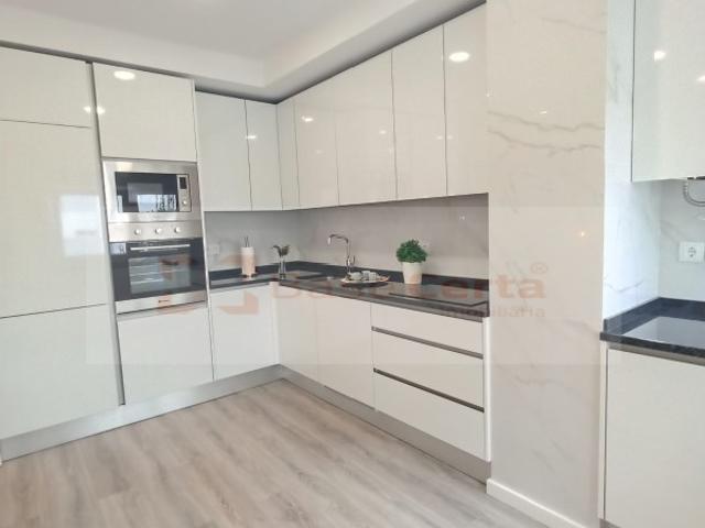 BENFICA / COLÉGIO MILITAR: Apartamento de 4 assoalhadas, Remodelado, Varanda