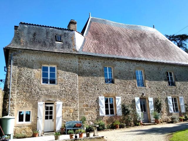 Beau Manoir Historique du 17ème Siècle, 5 Chambres, Environn. 299m² Pressac