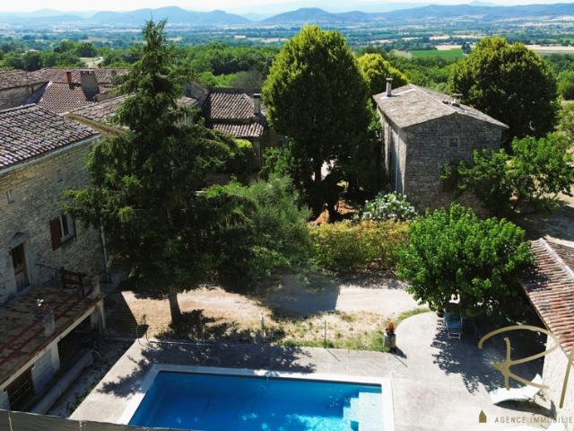 Beau mas avec piscine Barjac