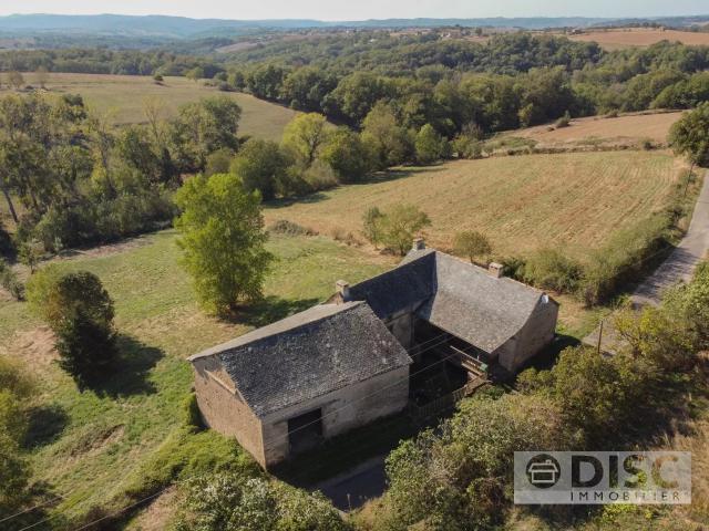 Beau corps de ferme authentique avec grande grange sur 7000m²