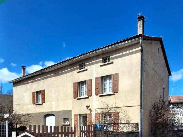 Beau corps de ferme avec une partie habitable de 115 m² + grange 200 m² + garage