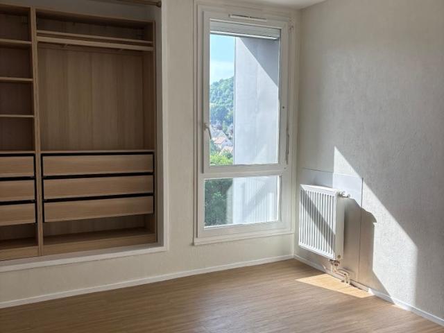 Beau duplex avec terrasse et grand garage