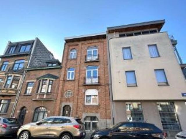 Beau duplex avec terrasse/cours