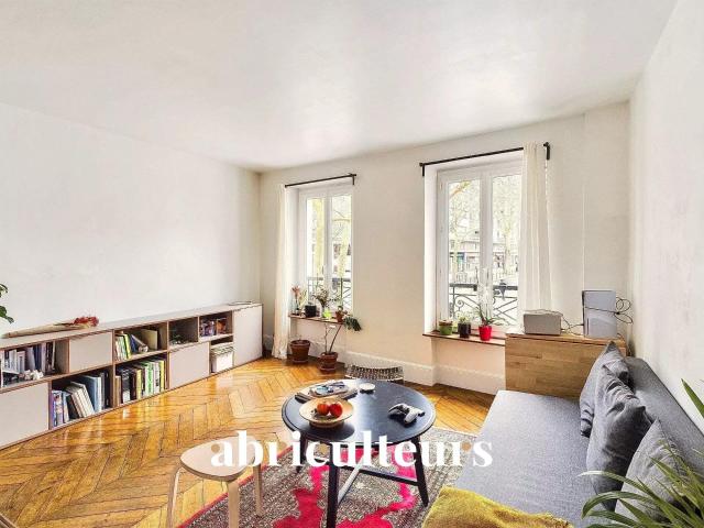 Beau Duplex de 55m² Traversant, lumineux Place Lachambea. 53m² Paris 12ème