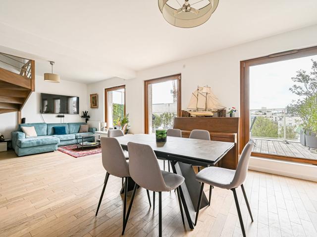 Beau Duplex dernier étage avec 80m2 d'espaces extérieurs