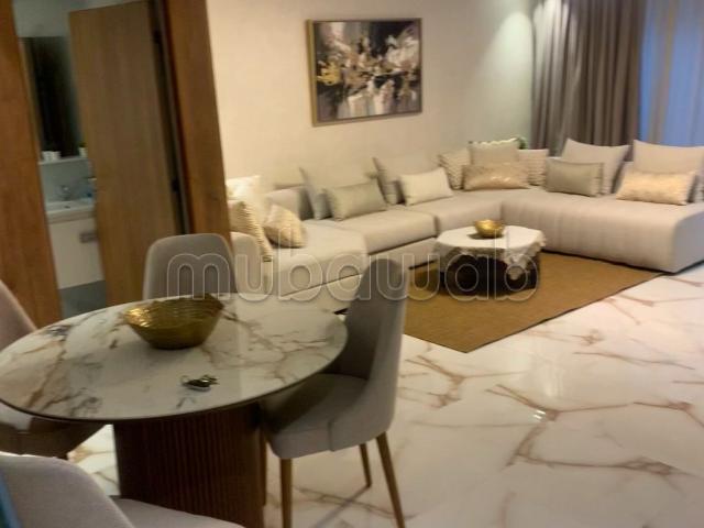 Beau duplex en RDC à la location longue durée uniquement meublé Victor Hugo Surface totale 97 m² avec cour anglaise incluse