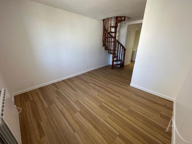 Beau duplex entièrement rénové 1 chambre et 1 bureau à 5 min de la gare