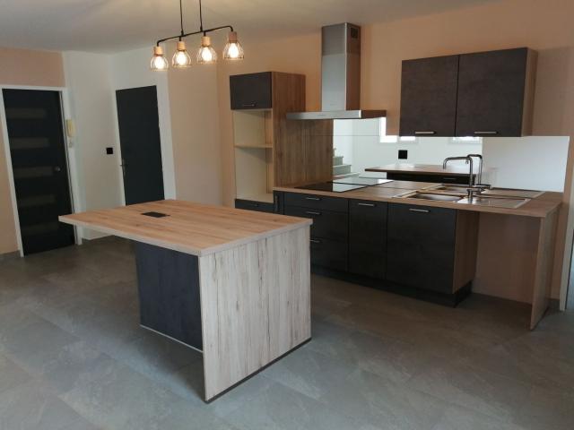 Beau duplex F4 rénové avec 2 parkings à Bellepierre