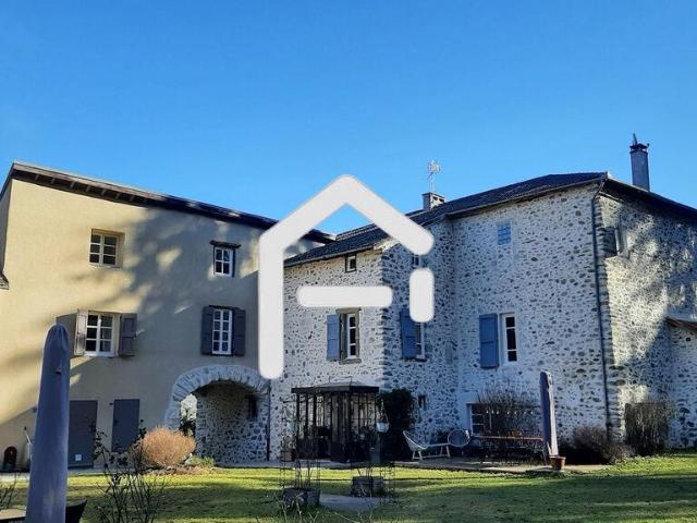 Beau Domaine 840m² Foix