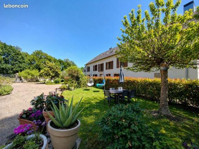Beau domaine familial du 18ème de 404 m² sur 1 ha prox. Luxembourg