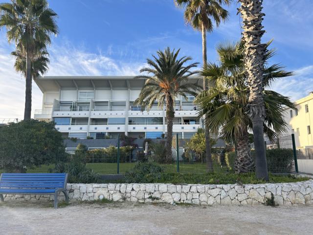 Beau F1 bord de mer avec terrasse et garage