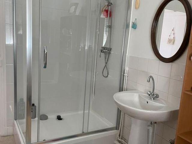 Beau F2 chaleureux bien situé