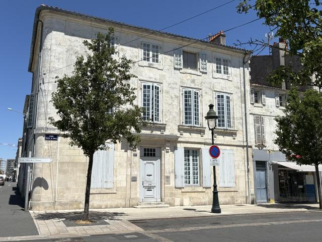 Beau F2 de 53m2 Rochefort Centre