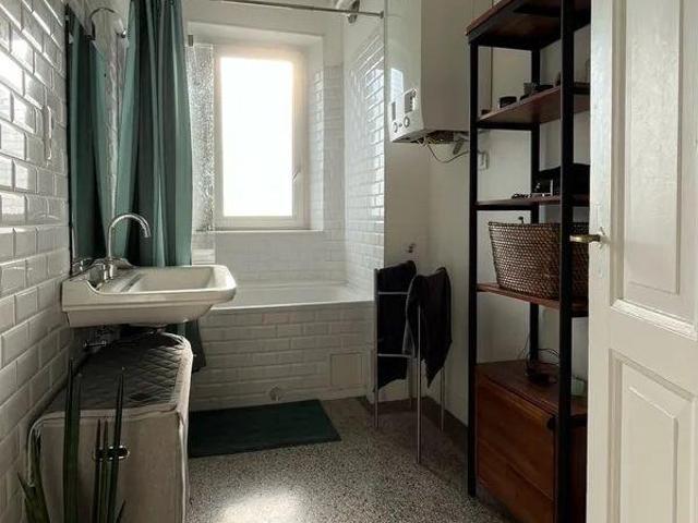 Beau F2 lumineux 64m² loué non meublé