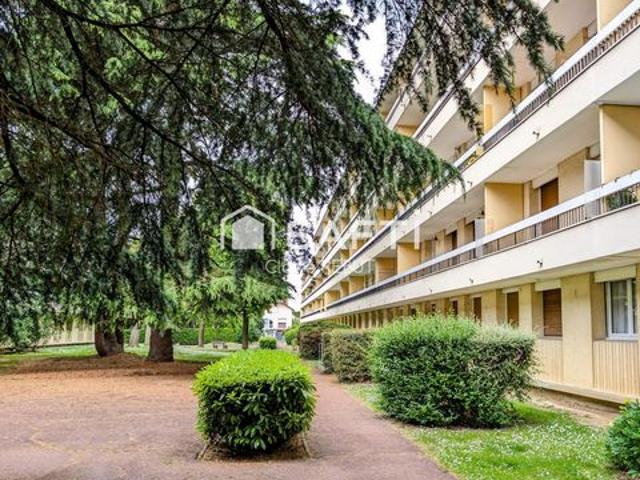 Beau F3 type F4 traversant avec balcon et parking