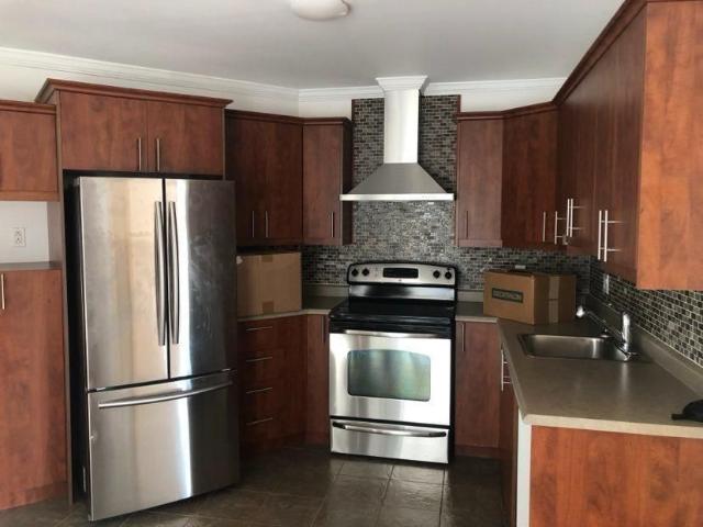 Beau grand condo 4 1/2 propre et sécuritaire avec 5 électro à louer 2 min. des ponts de Qc Charny