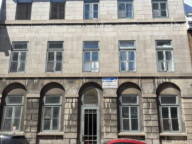 Beau grand 4 1/2, rue Ste Anne Vieux Québec Libre