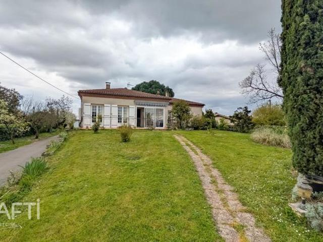 Beau jardin et plus de 160 m² de garages et sous sol amenage