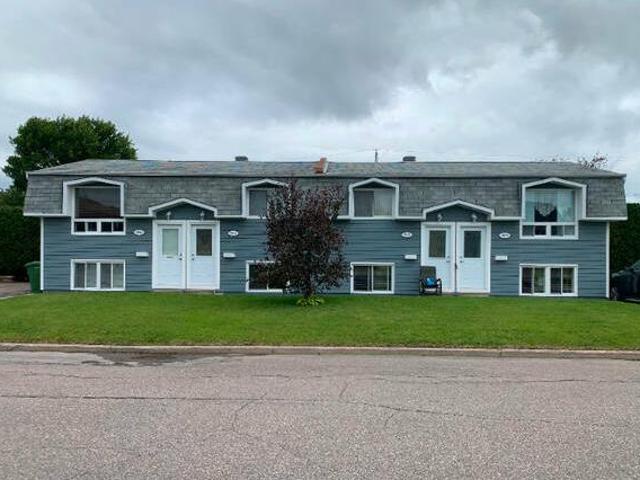 Beau logement 4 1 2 près du CEGEP de Jonquière dans un quadrex