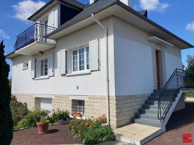 Beau pavillon avec garage, balcons, terrasse et jardin 102m² Louverné