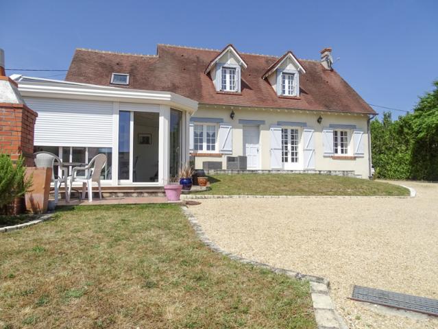 Beau pavillon avec piscine
