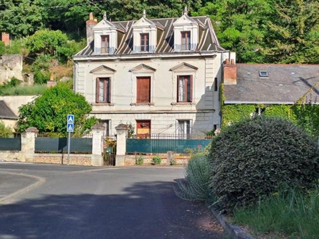 Beau potentiel pour cette maison de maître!