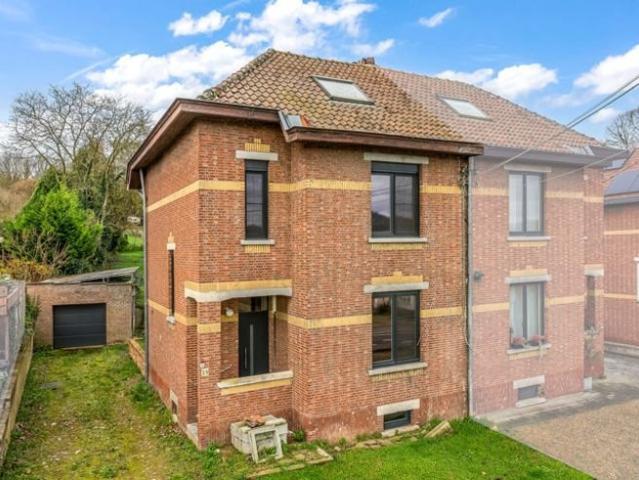 Beau projet de renovation à Eben Emael