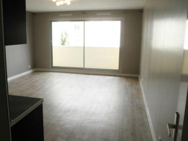 Beau studio 44 m² refait à neuf balcon
